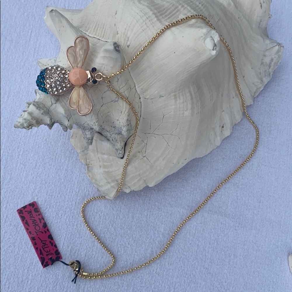 Betsey Johnson Bee Necklace 🐝